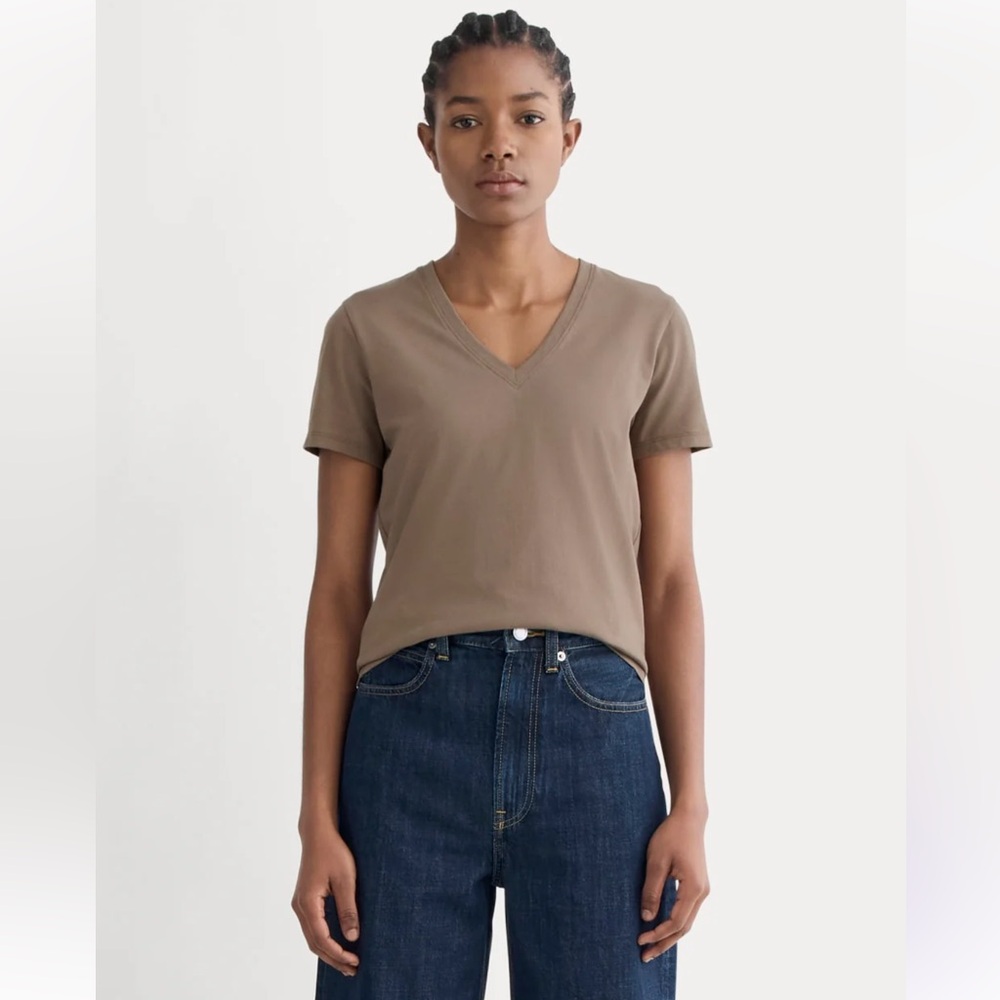 Everlane THE SLIM V-NECK TEE IN ESSENTIAL COTTON - Clay - Size Medium - Picture 2 of 3